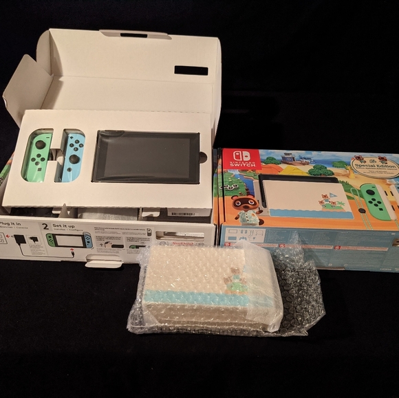 NINTENDO SWITCH ANIMAL CROSSING NEW HORIZONS SPECIAL EDITION CONSOLE (BR… - Picture 8 of 11